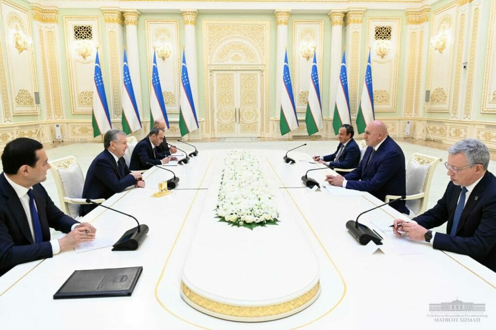 Мирзиёев принял министра обороны Италии