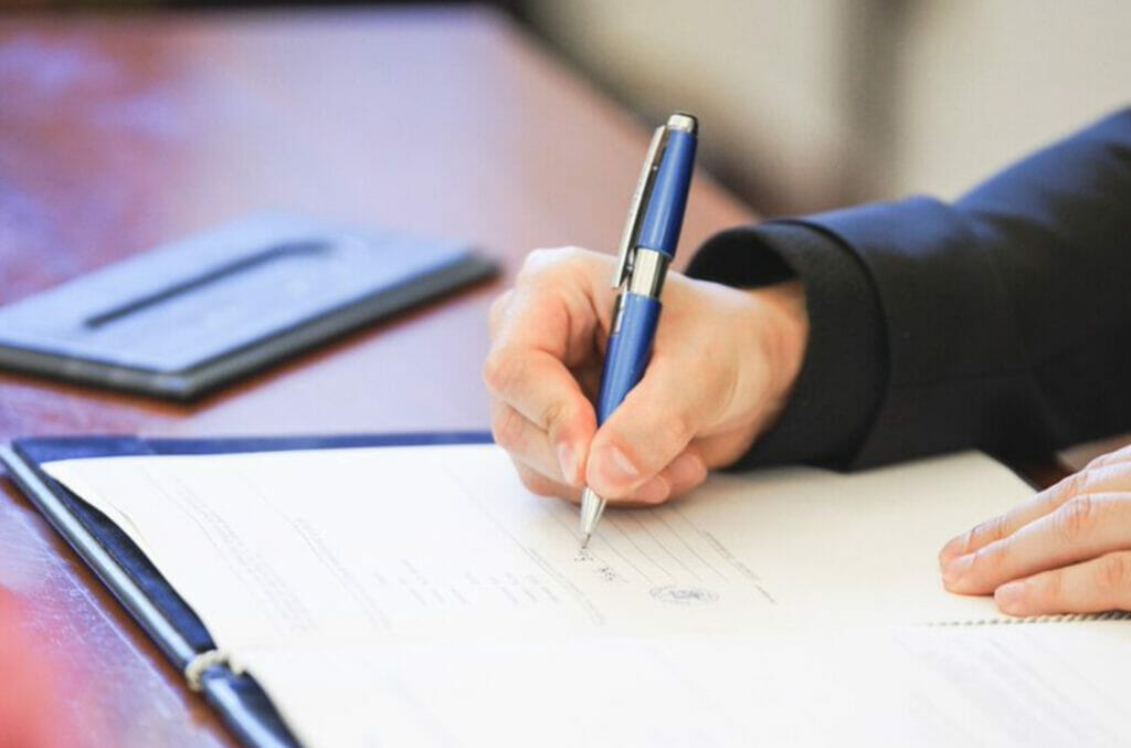 В Хорезме 15-летнюю девочку изнасиловали 11 мужчин