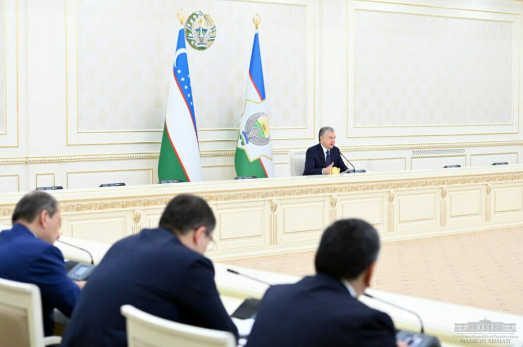 Мирзиёев продлил возврат соцналога нанявшим молодежь предпринимателям