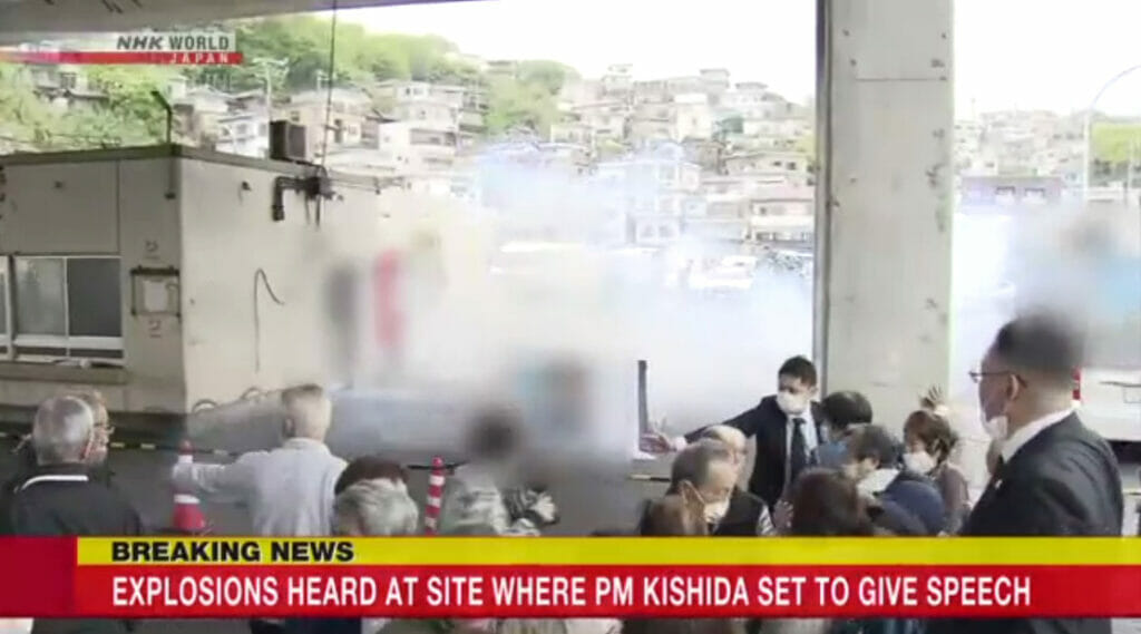 Вблизи выступления премьер-министра Японии раздался взрыв
