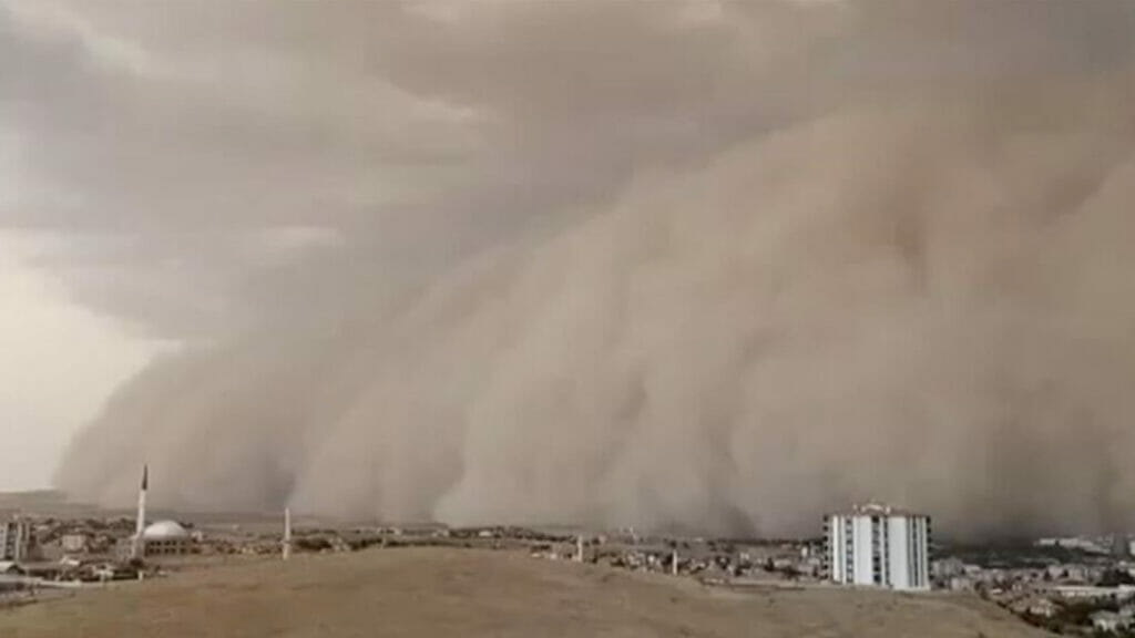 Стамбул погрузился во мрак посреди дня