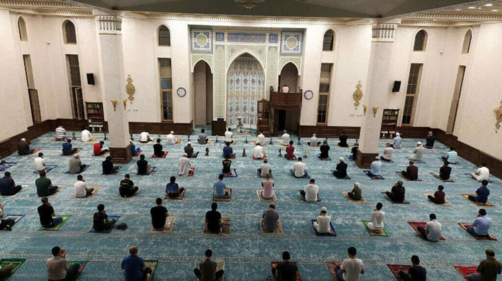 Стало известно, когда начнется праздничный намаз в регионах