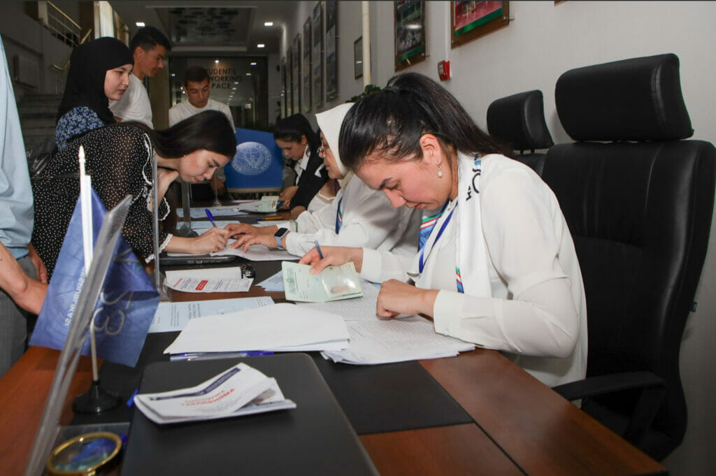 ЦИК Узбекистана не обнаружил нарушений, влияющих на итоги референдума