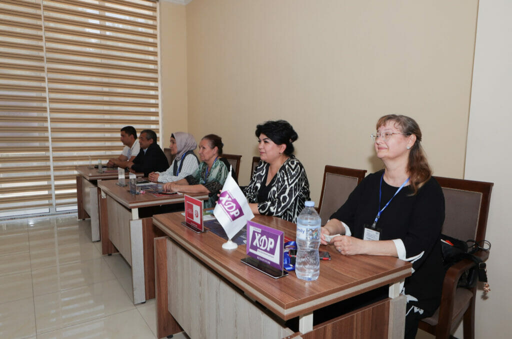 В Узбекистане закрылись участки референдума