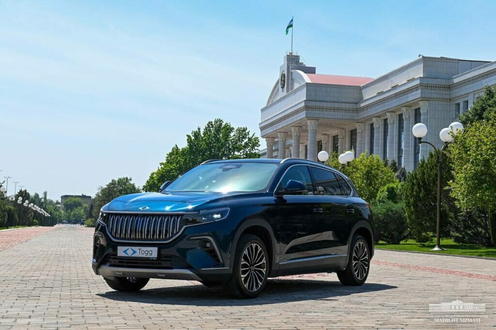 Мирзиёев получил в подарок от Эрдогана электромобиль