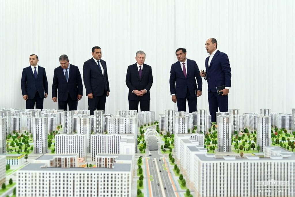 Мирзиёев поручил построить 90 тыс. квартир до конца года