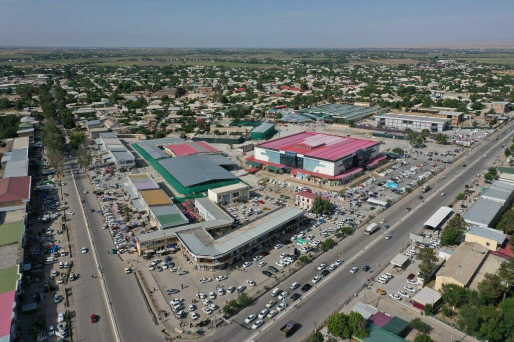 Дехканский рынок открыли после реконструкции в Сурхандарье