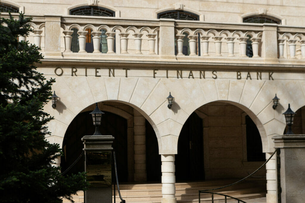 Банки Узбекистана потеряли часть депозитов и увеличили прибыль