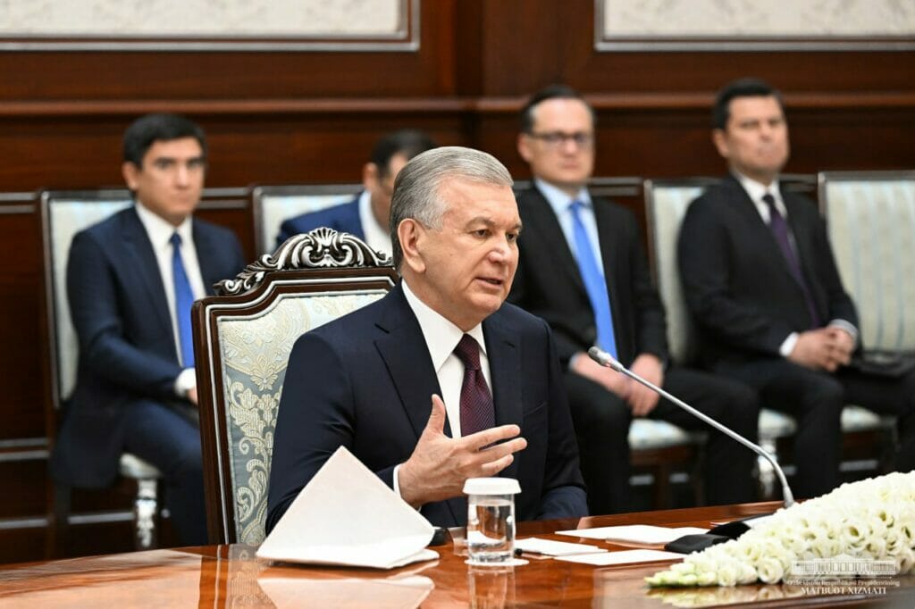 Мирзиёев провел переговоры с президентом Сингапура