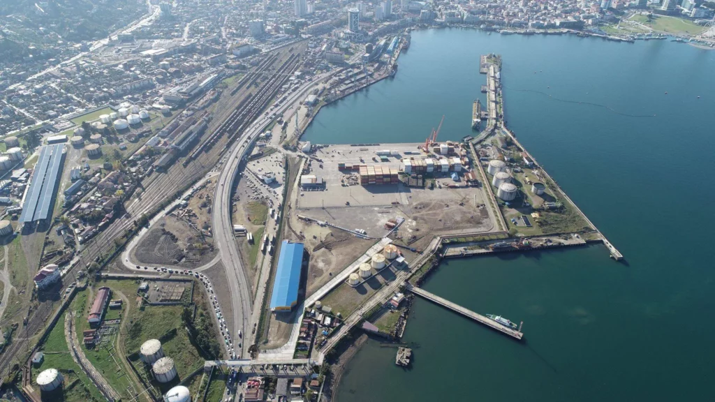 Узбекистан планирует открыть терминал в Бакинском порту