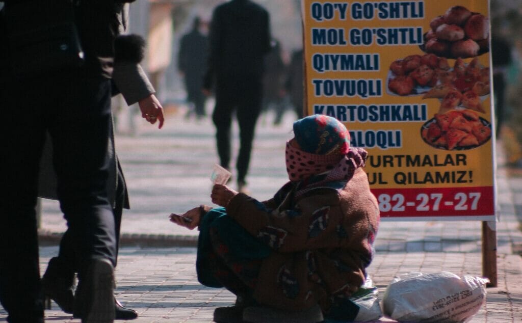 Сколько жителей Узбекистана живут за чертой бедности