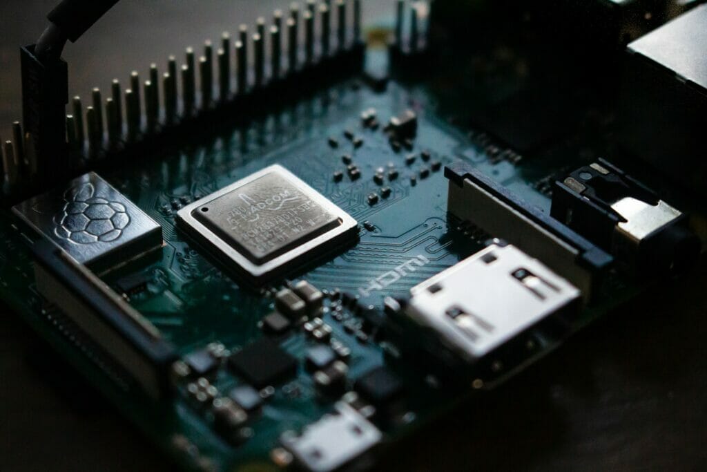 Китай осудил ограничение экспорта чипов Японией