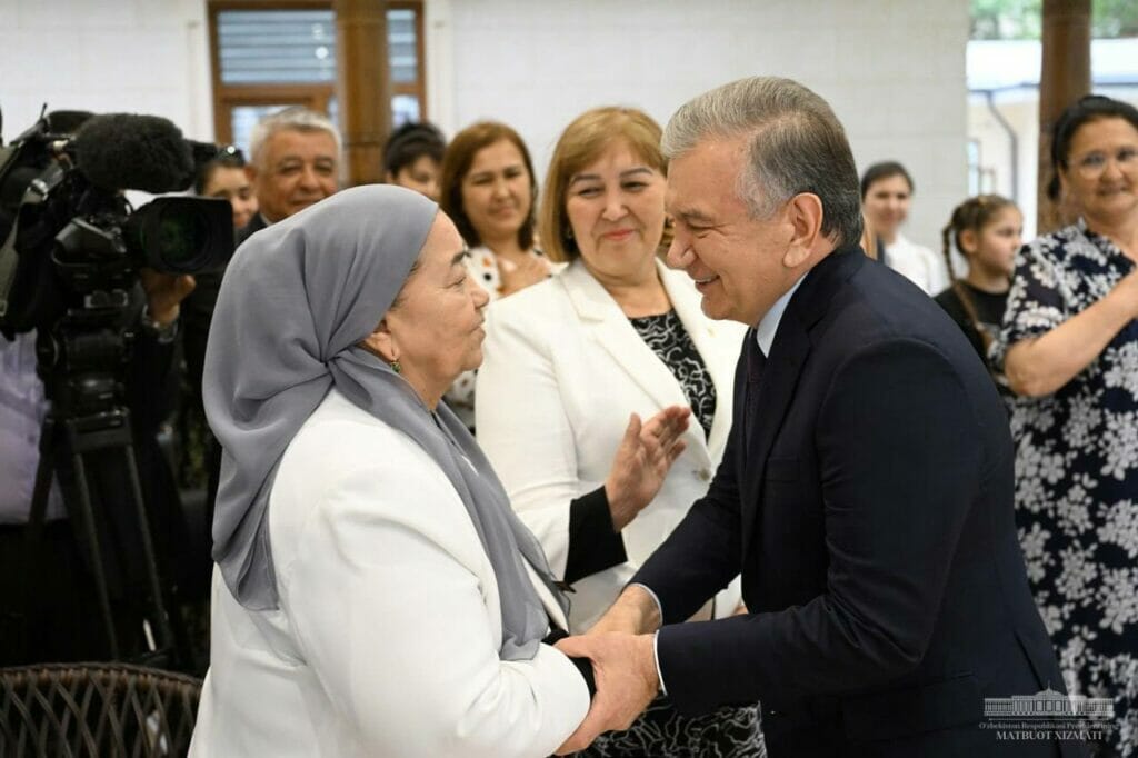 Мирзиёев: Махалле передадут 30% полномочий финансовых и налоговых органов