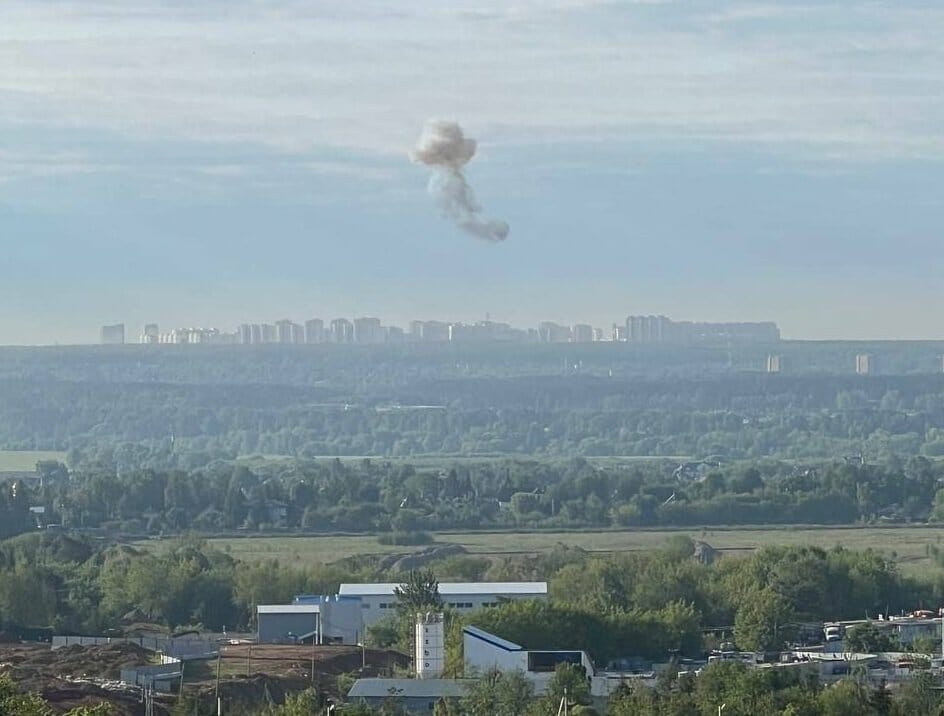 Свыше десятка беспилотников атаковали Москву