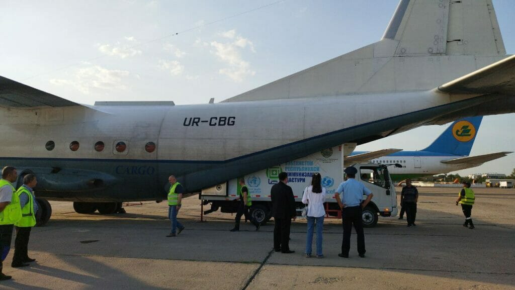 Литва передала Узбекистану более полумиллиона доз вакцин от коронавируса