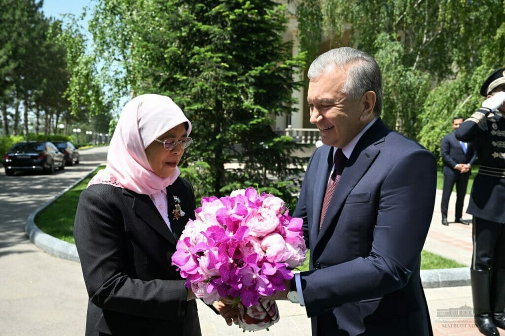 Как Мирзиёев встретил главу Сингапура — фото