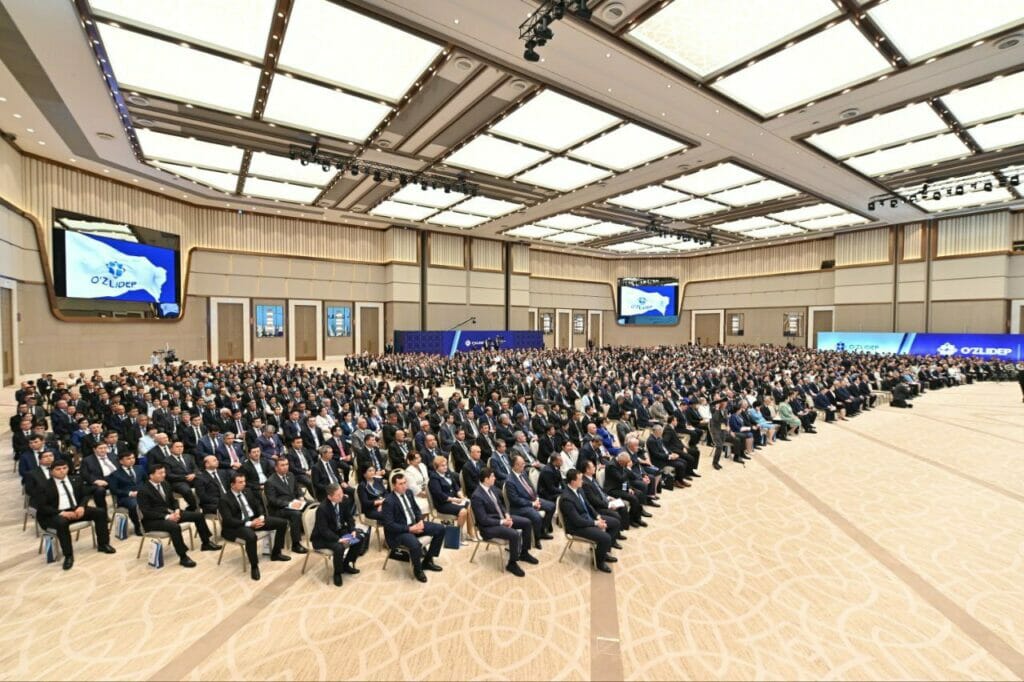 УзЛиДеП утвердила Мирзиёева кандидатом в президенты