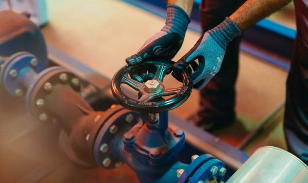 В Ташкенте четыре месяца будут испытывать прочность тепловых сетей