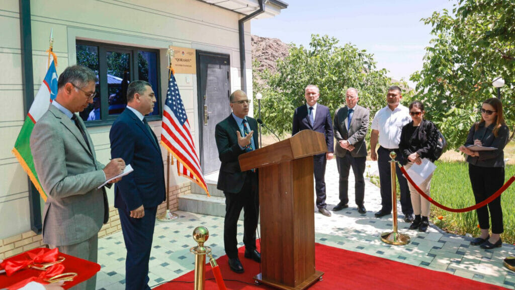 В Джизаке установили сейсмическую станцию