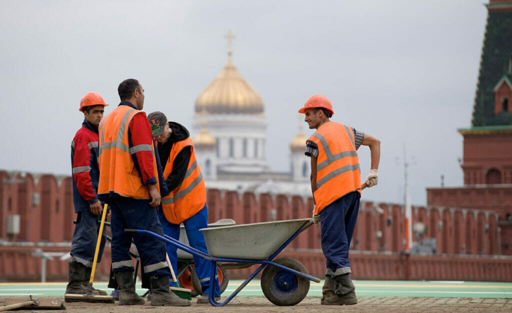 В РФ ввели запрет на задержание и депортацию узбекистанских мигрантов