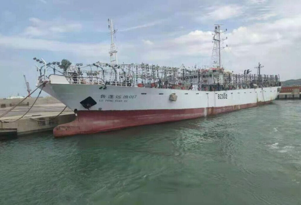 В Индийском океане утонуло судно с людьми