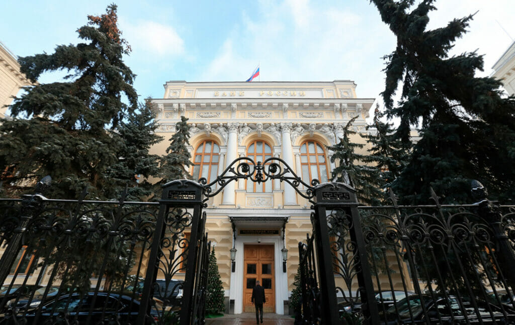 Евросоюз заморозил активы российского Центробанка на 215 млрд евро