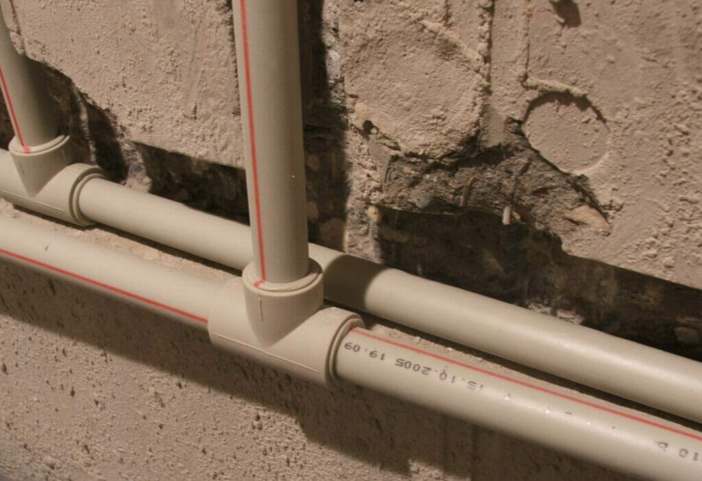 В двух тысячах ташкентских домов поменяют водопроводные трубы