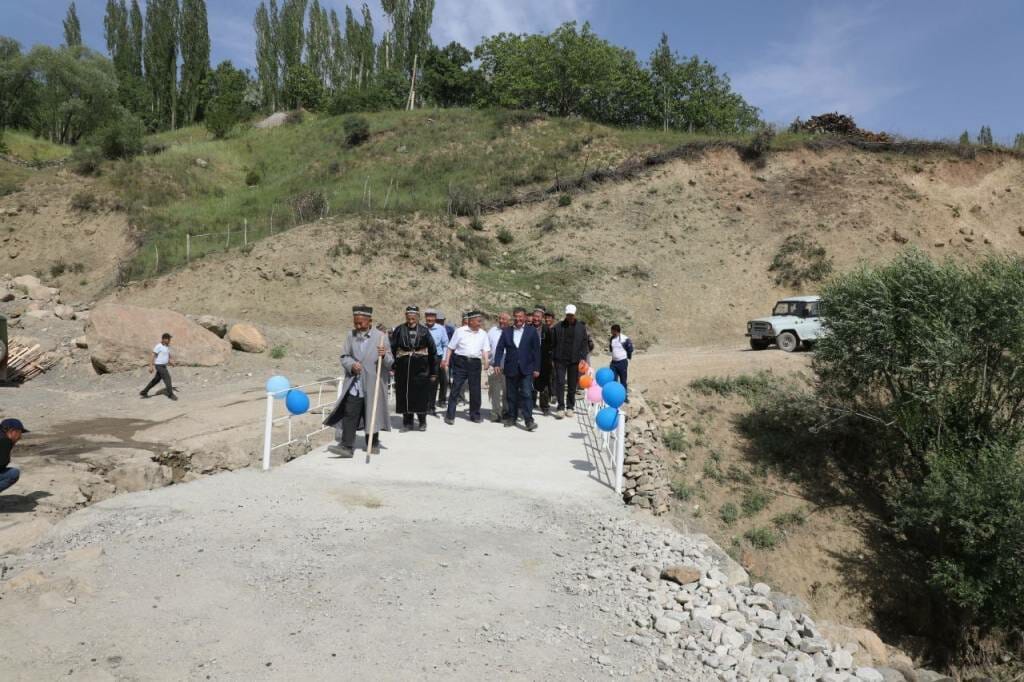 Сурхандарьинец копил деньги на хадж, но потратил их на мост для односельчан