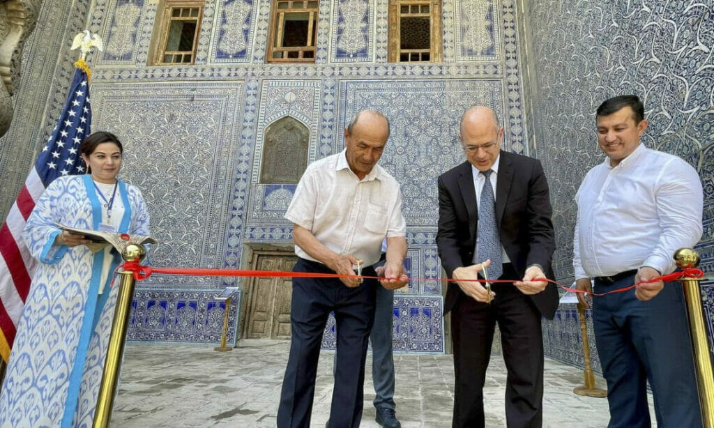 США помогли в реставрации дворца в Хиве