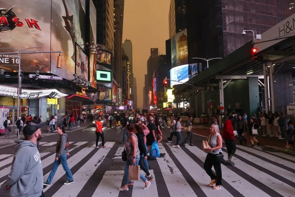 Смог от природных пожаров накрыл Северную Америку