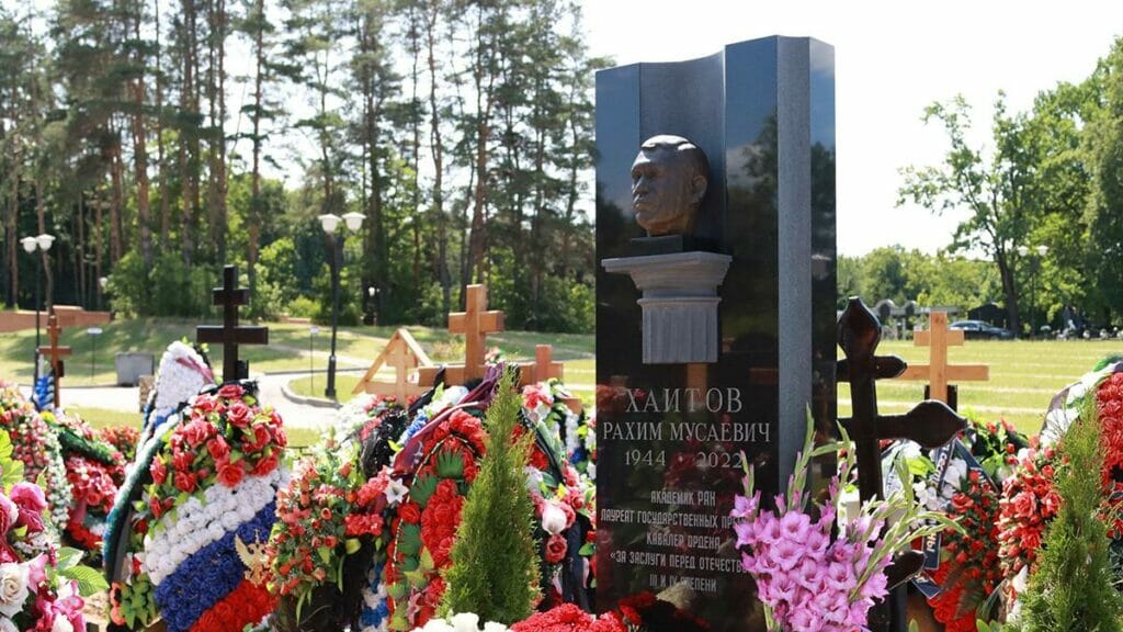 Rossiyada taniqli immunolog Rahim Xaitov haykali ochildi