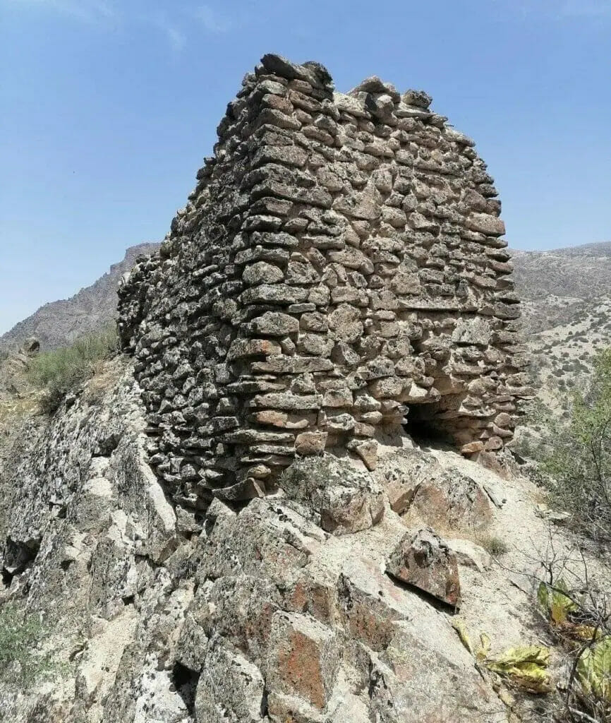 Qashqadaryo togʻlarida 8—9-asrlarga oid tosh minora topildi