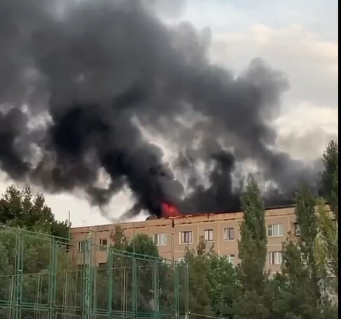 Пожар в Ташкенте: горит пятиэтажка на Юнусабаде