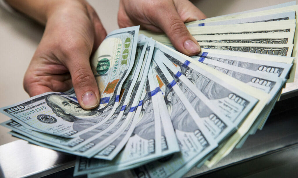 Доллар продолжает дорожать