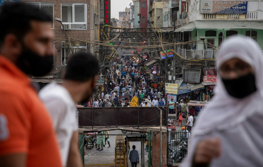 В Индии от жары скончались около 100 человек