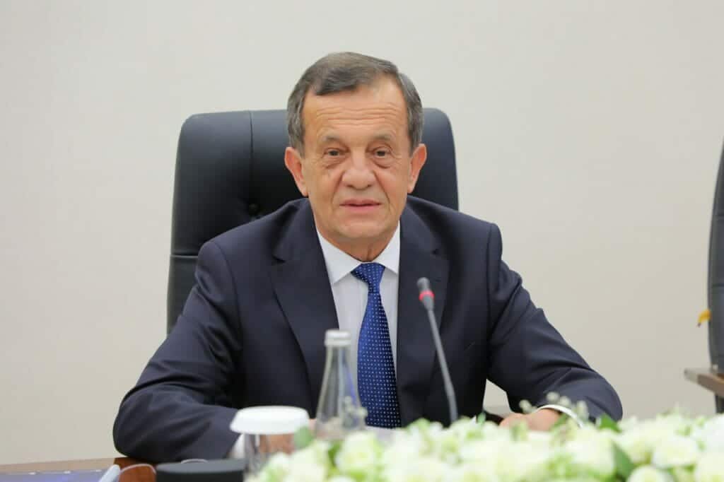 Выборы президента начались на 10 784 участках в Узбекистане и в девяти зарубежных странах