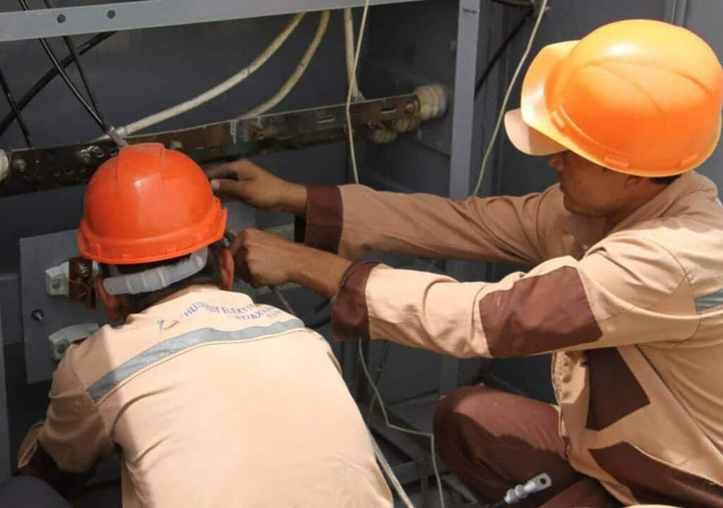 Два региона Узбекистана обесточены из-за сильного ветра