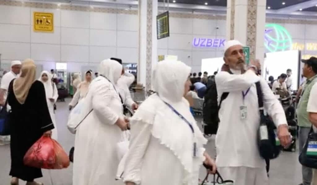 Более тысячи хаджи вернулись из Мекки на родину