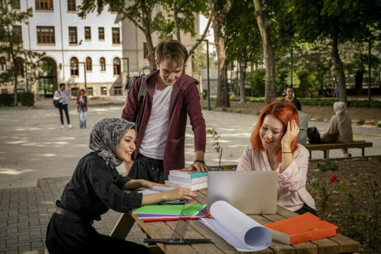 Иностранцы стали активнее ездить в Узбекистан на учебу