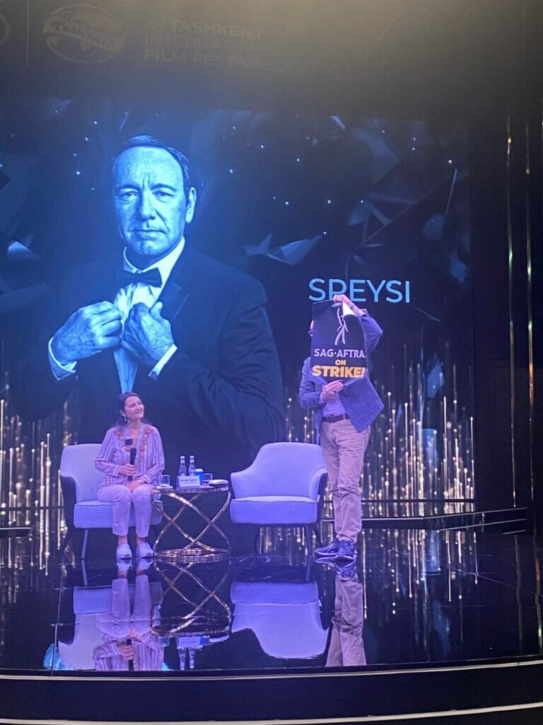 SAG-AFTRA on Strike! Кевин Спейси поддержал забастовку актеров на встрече в Ташкенте