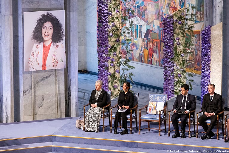 Дети получили Нобелевскую премию за сидящую в тюрьме мать