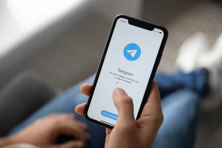 Дуров начал прием жалоб на мошенников в Telegram, но платно