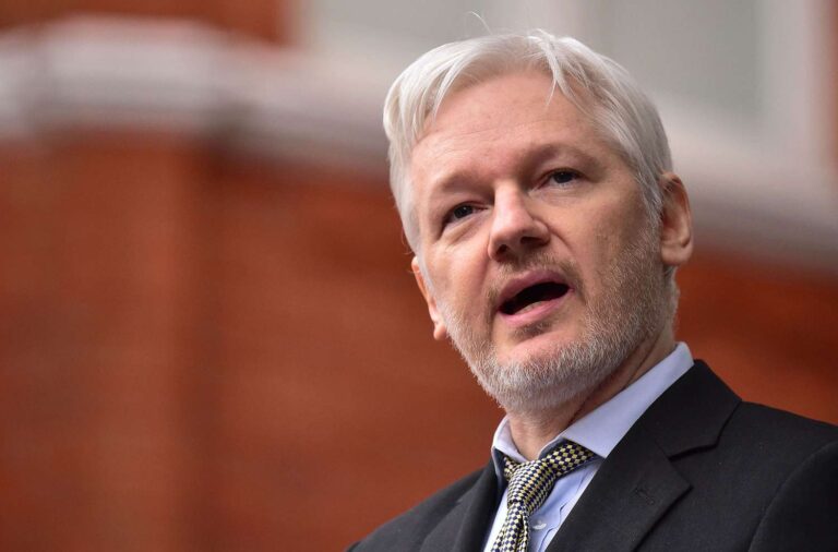 Основатель WikiLeaks признал себя виновным в заговоре
