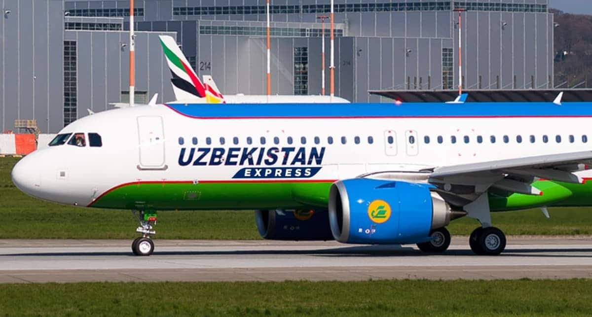 Самолет Uzbekistan Airways