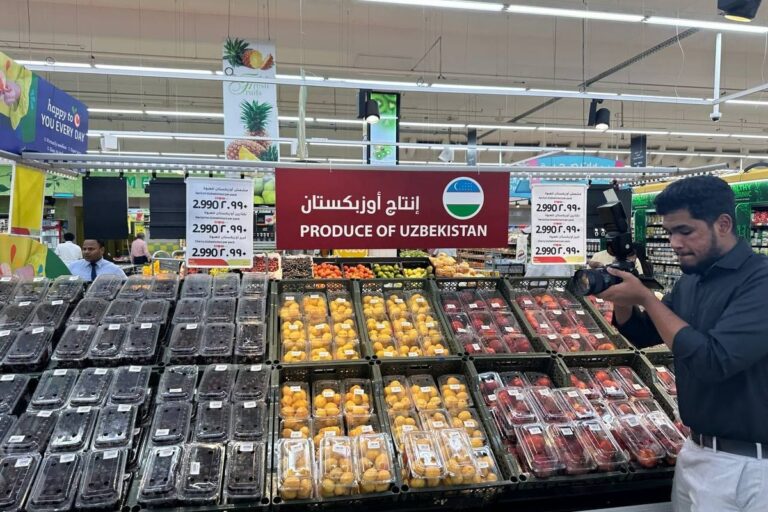Узбекские фрукты появились на полках оманской сети супермаркетов