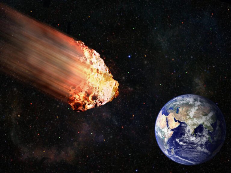Пронесло: Земля разминулась с опасным астероидом