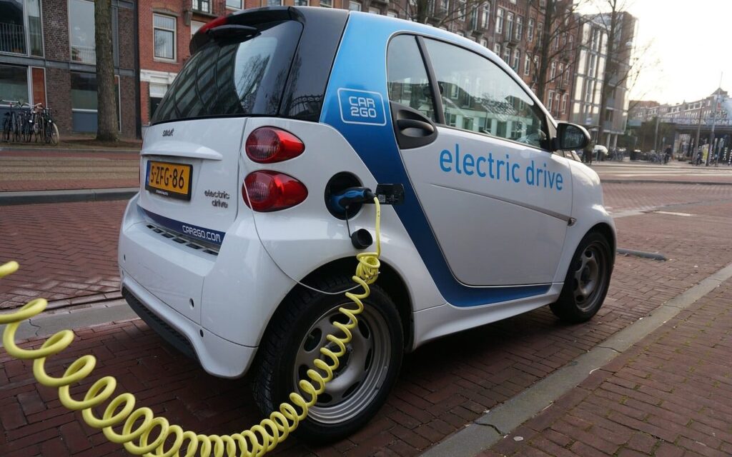 Norvegiyada elektromobillar soni benzinli avtomobillardan oshib ketdi