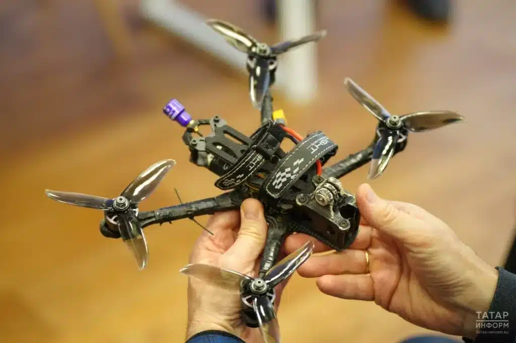 Rossiyada yuqori sinflar uchun dronlar bo‘yicha darslik chop etildi