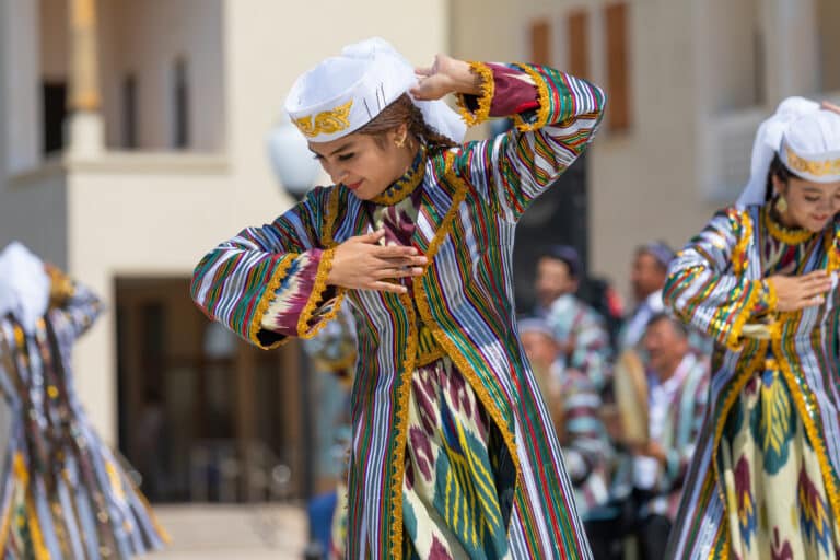 Tashkent Civil Servants to Embrace Tradition with National Costumes