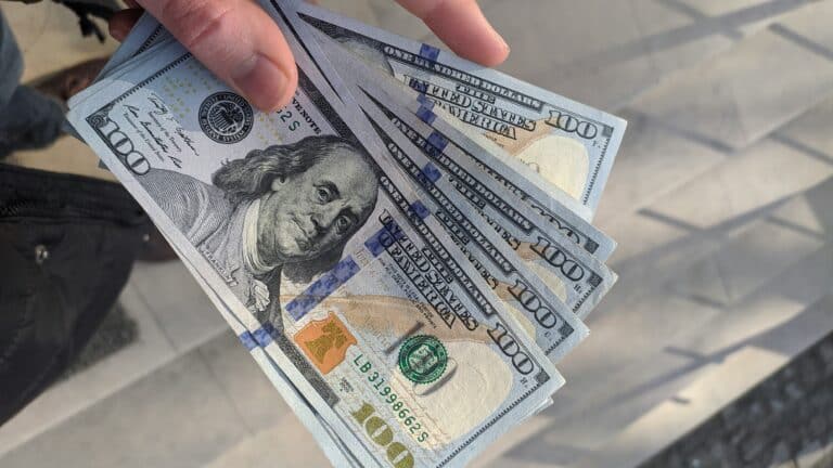 Dollarning rasmiy kursi qanchaga oshdi
